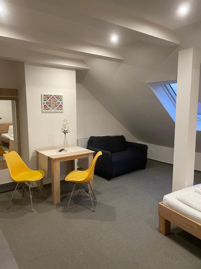 Mikulov Inn - Apartments Slunce Eksteriør billede