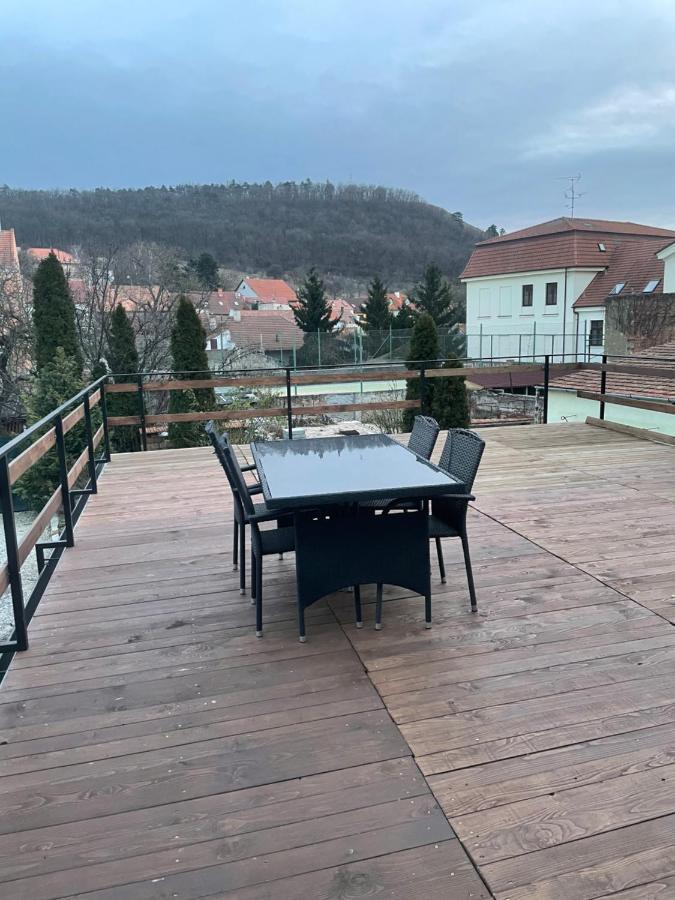 Mikulov Inn - Apartments Slunce Eksteriør billede