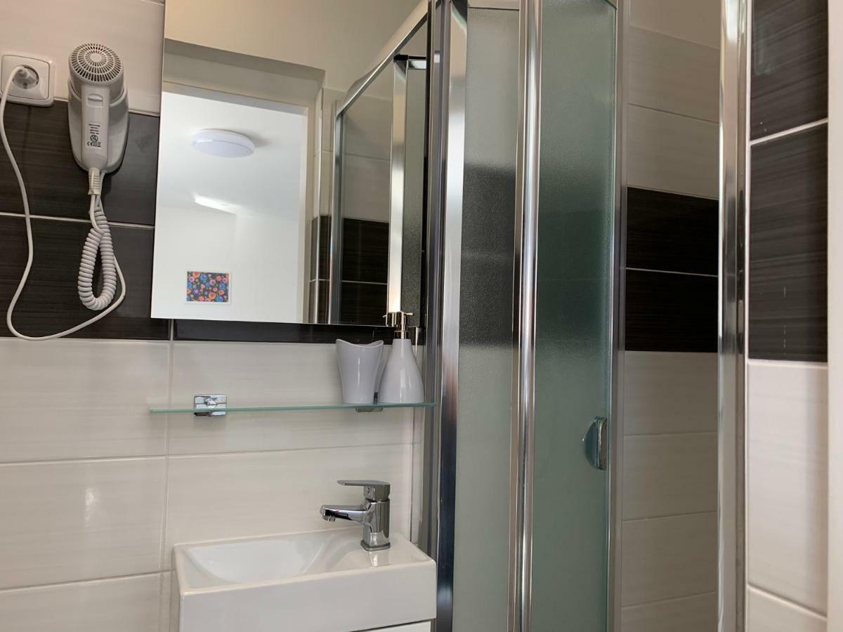 Mikulov Inn - Apartments Slunce Eksteriør billede