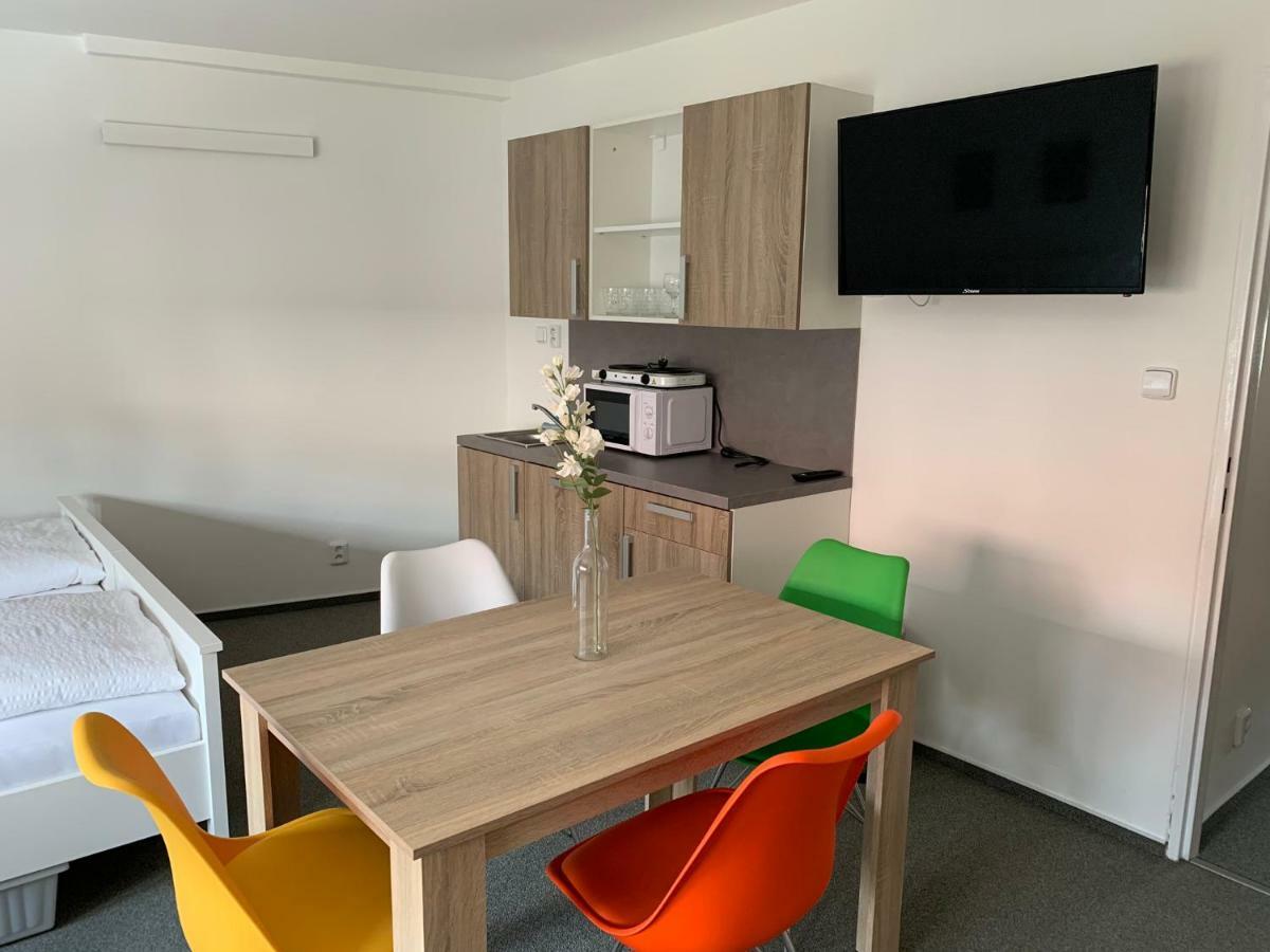 Mikulov Inn - Apartments Slunce Eksteriør billede