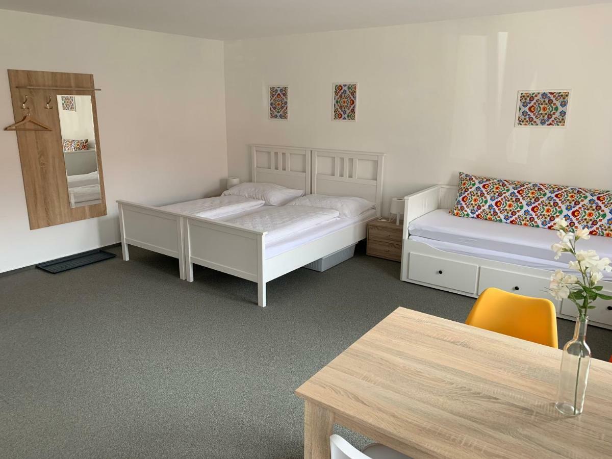 Mikulov Inn - Apartments Slunce Eksteriør billede
