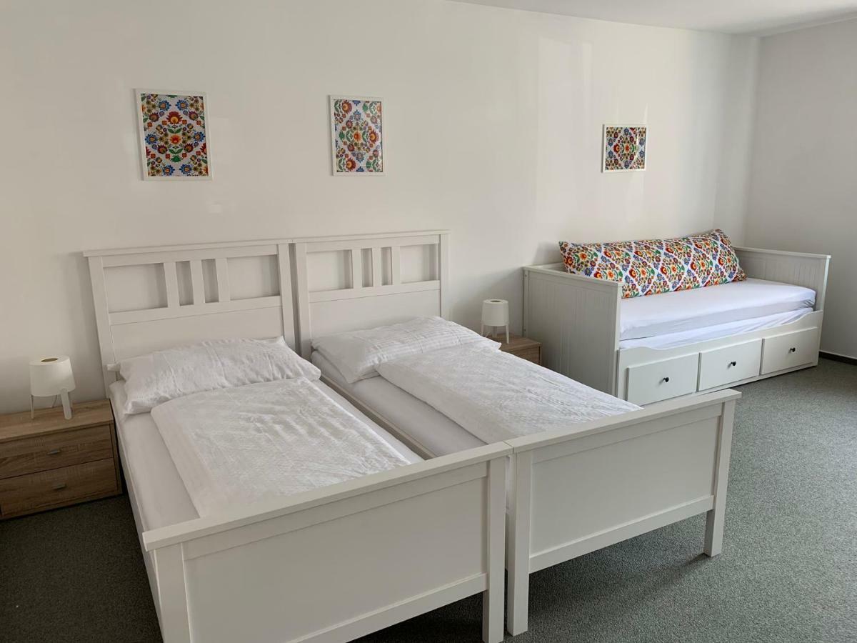 Mikulov Inn - Apartments Slunce Eksteriør billede