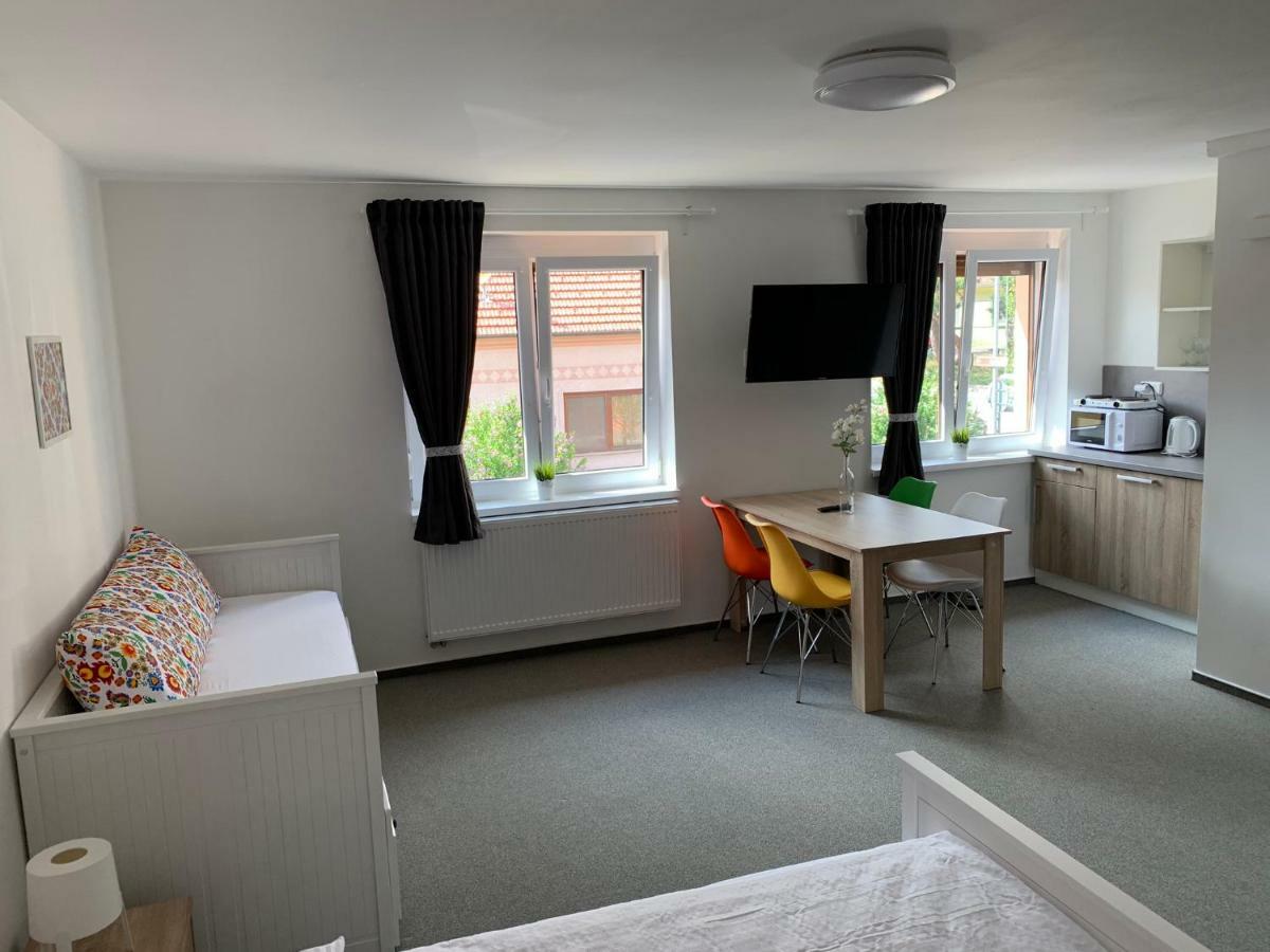Mikulov Inn - Apartments Slunce Eksteriør billede